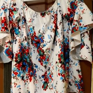 Beautiful womens blouse size medium. Ordered but never worn